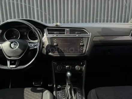 Volkswagen Tiguan 2018 года за 7 220 000 тг. в Алматы – фото 15
