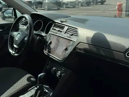 Volkswagen Tiguan 2018 года за 7 220 000 тг. в Алматы – фото 16