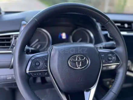 Toyota Camry 2018 года за 14 470 000 тг. в Шымкент – фото 9
