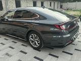 Hyundai Sonata 2020 года за 8 500 000 тг. в Туркестан – фото 2