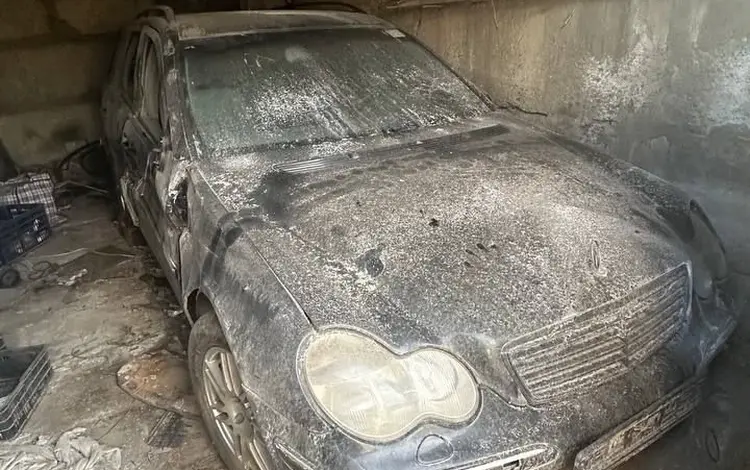 Mercedes-Benz C 200 2002 года за 1 800 000 тг. в Караганда