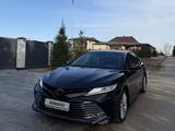 Toyota Camry 2021 года за 17 490 000 тг. в Костанай