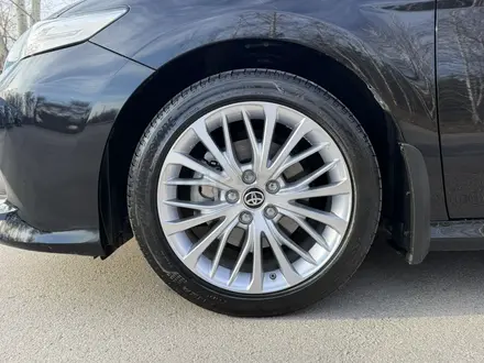 Toyota Camry 2021 года за 16 400 000 тг. в Костанай – фото 13