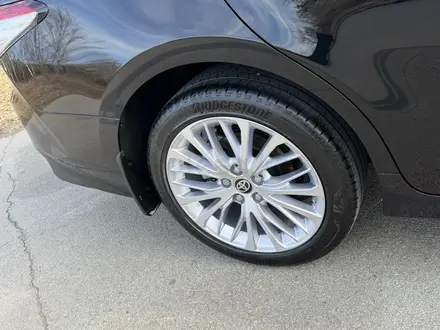 Toyota Camry 2021 года за 16 400 000 тг. в Костанай – фото 14