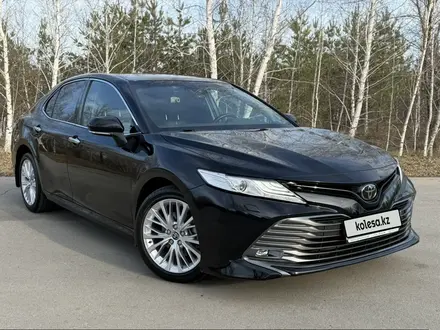 Toyota Camry 2021 года за 16 400 000 тг. в Костанай