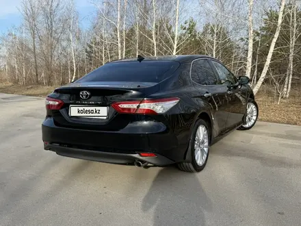 Toyota Camry 2021 года за 16 400 000 тг. в Костанай – фото 22
