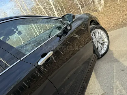 Toyota Camry 2021 года за 16 400 000 тг. в Костанай – фото 28