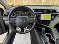 Toyota Camry 2021 года за 16 400 000 тг. в Костанай – фото 31
