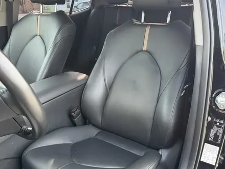 Toyota Camry 2021 года за 16 400 000 тг. в Костанай – фото 38