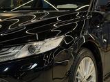 Toyota Camry 2021 года за 16 190 000 тг. в Костанай – фото 3