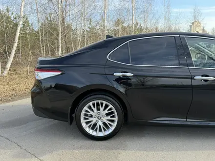 Toyota Camry 2021 года за 16 400 000 тг. в Костанай – фото 9