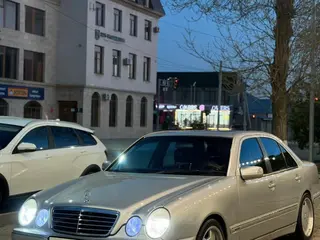Mercedes-Benz E 320