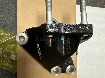 Кронштейн подушки двигателя 21670-2B100 за 22 000 тг. в Астана