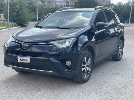 Toyota RAV4 2019 года за 8 900 000 тг. в Актобе – фото 2