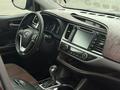 Toyota Highlander 2019 года за 12 500 000 тг. в Актобе – фото 13