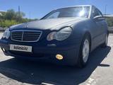 Mercedes-Benz C 180 2001 годаfor2 250 000 тг. в Караганда – фото 2