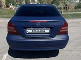 Mercedes-Benz C 180 2001 годаfor2 250 000 тг. в Караганда – фото 4
