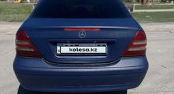 Mercedes-Benz C 180 2001 годаfor2 250 000 тг. в Караганда – фото 4