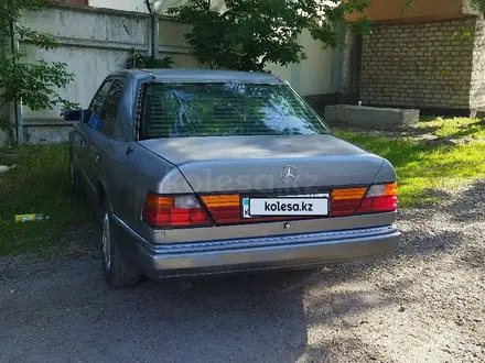 Mercedes-Benz E 230 1991 года за 1 620 000 тг. в Жаркент – фото 4