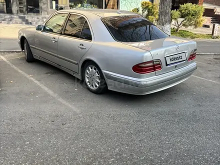 Mercedes-Benz E 240 2000 года за 3 300 000 тг. в Шымкент – фото 4