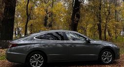 Hyundai Sonata 2022 годаүшін10 500 000 тг. в Алматы – фото 4