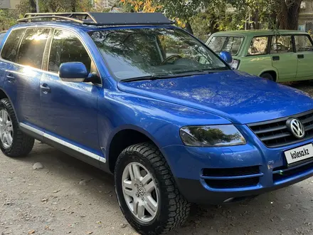 Volkswagen Touareg 2003 года за 6 800 000 тг. в Алматы – фото 2