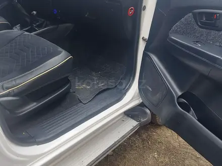 Toyota Hilux 2014 года за 8 500 000 тг. в Уральск – фото 10