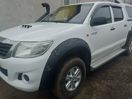 Toyota Hilux 2014 года за 8 500 000 тг. в Уральск – фото 2