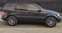 Mercedes-Benz ML 320 2001 года за 3 500 000 тг. в Караганда – фото 2