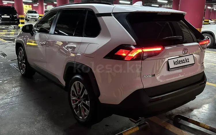 Toyota RAV4 2019 года за 15 300 000 тг. в Астана