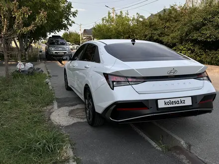 Hyundai Elantra 2023 года за 9 000 000 тг. в Шымкент
