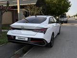 Hyundai Elantra 2023 года за 9 000 000 тг. в Шымкент – фото 2