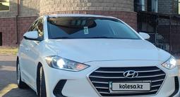 Hyundai Elantra 2018 годаfor8 000 000 тг. в Алматы