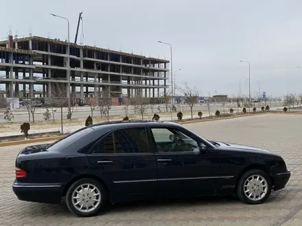 Mercedes-Benz E 280 2000 года за 3 500 000 тг. в Актау – фото 2