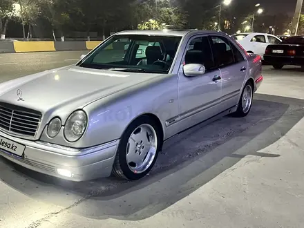 Mercedes-Benz E 320 1999 года за 3 700 000 тг. в Сарыагаш – фото 4