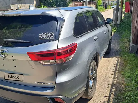 Toyota Highlander 2018 года за 14 500 000 тг. в Алматы – фото 4