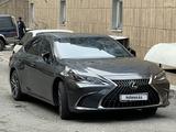 Lexus ES 250 2022 года за 31 000 000 тг. в Алматы