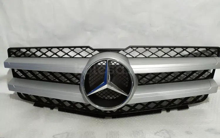 Решетка центральная радиатора на Mercedes-Benz w204 GLK классаүшін70 000 тг. в Алматы