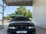 BMW 528 1999 года за 3 500 000 тг. в Алматы