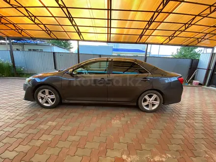 Toyota Camry 2013 года за 8 500 000 тг. в Актобе