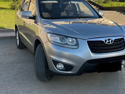 Hyundai Santa Fe 2011 года за 7 300 000 тг. в Актобе – фото 2