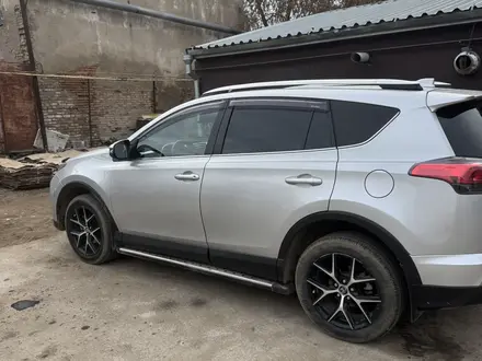 Toyota RAV4 2018 года за 12 000 000 тг. в Уральск – фото 12