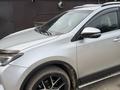 Toyota RAV4 2018 года за 12 000 000 тг. в Уральск – фото 2