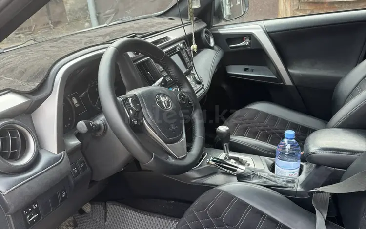 Toyota RAV4 2018 года за 12 000 000 тг. в Уральск
