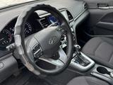 Hyundai Elantra 2019 года за 7 700 000 тг. в Актобе – фото 4