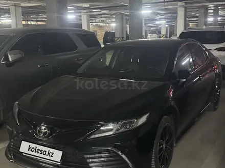 Toyota Camry 2024 года за 18 500 000 тг. в Атырау