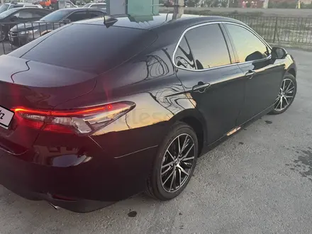Toyota Camry 2024 года за 18 500 000 тг. в Атырау – фото 2