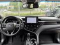 Toyota Camry 2023 года за 19 000 000 тг. в Актобе – фото 13