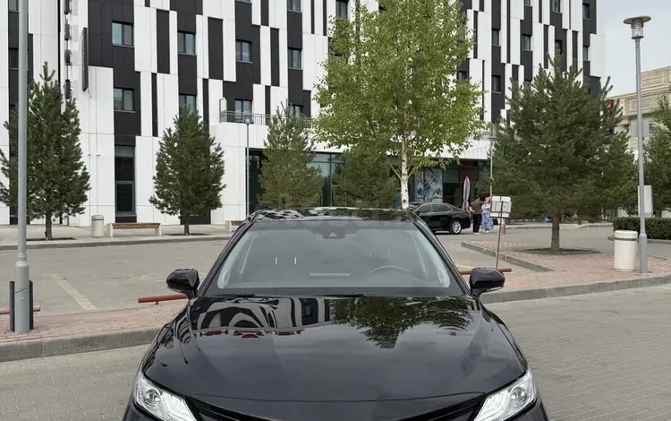 Toyota Camry 2023 года за 19 000 000 тг. в Актобе