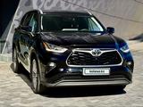 Toyota Highlander 2023 года за 33 000 000 тг. в Астана – фото 2